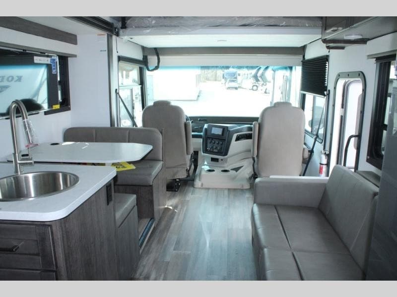 Pete's RV Center Reports Expanded Fifth Wheel Inventory Across New England, Including Sandpiper Models
