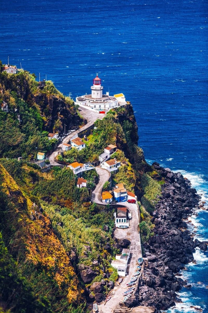 Cascais Ultra-Prime Listings Drop 10% as Inland Prices Climb 23%